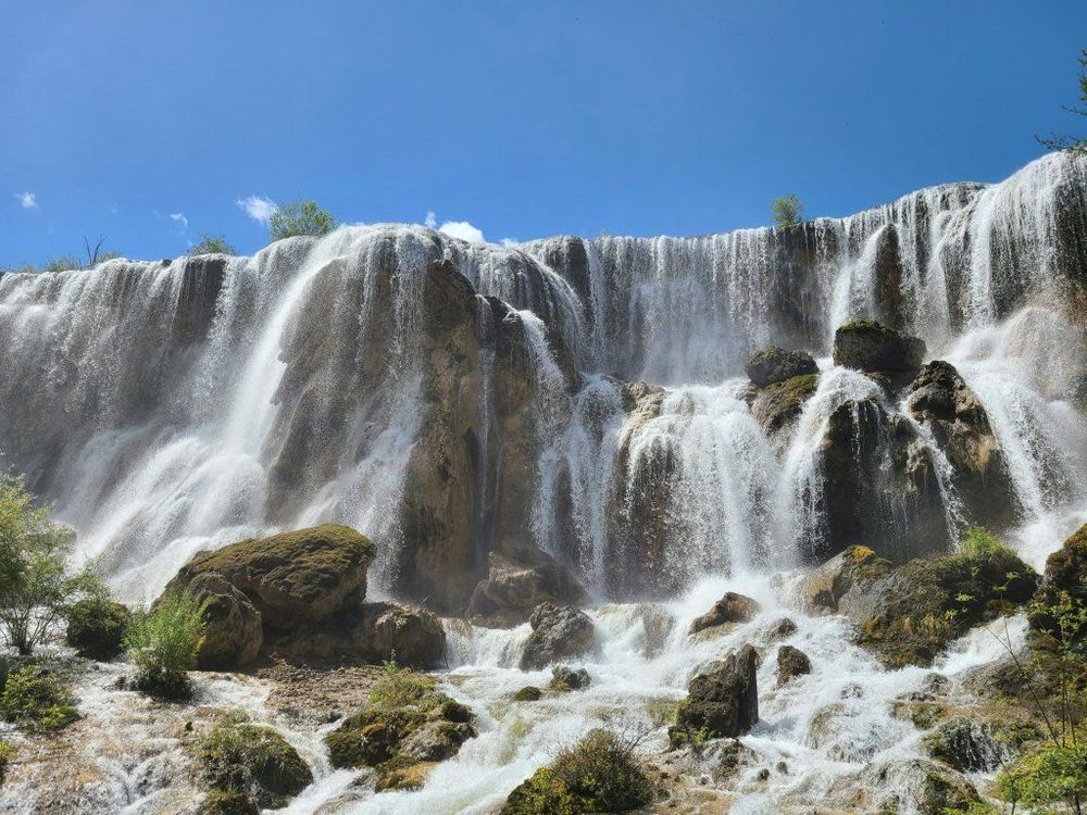 Jiuzhaigou National Park or Jiuzhai Valley is a picturesque fairyland, featuring sparkling lakes, spectacular waterfalls, and colorful leaves.