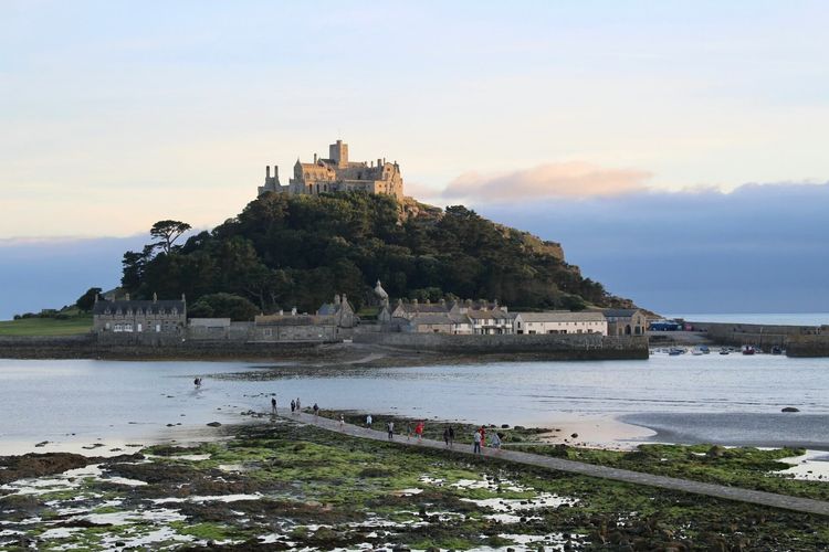 Cornwall is a place full of magic, you can say it is a full package. It has beautiful landscapes, historic houses and castles, mining, and maritime heritage, Celtic history, myths, and legend.