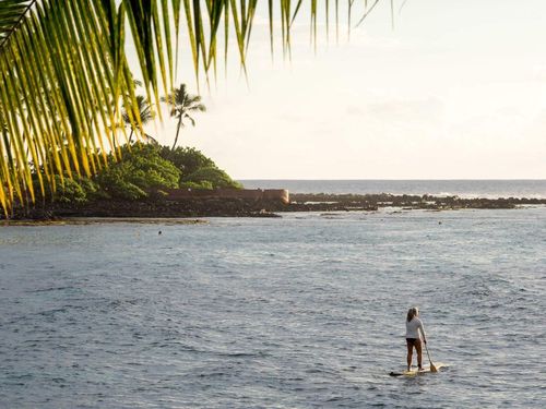 Surf at Kahaluu Bay