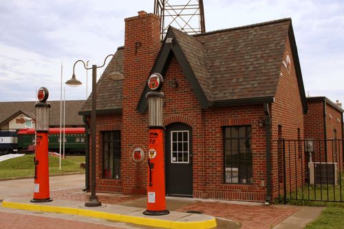 The Tulsa Village, located at 3770 Southwest Blvd along Route 66, relates to the city's history with the famous highway and its oil industry. 