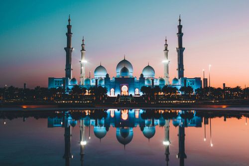 You can visit Abu Dhabi with our Arabic travel guide