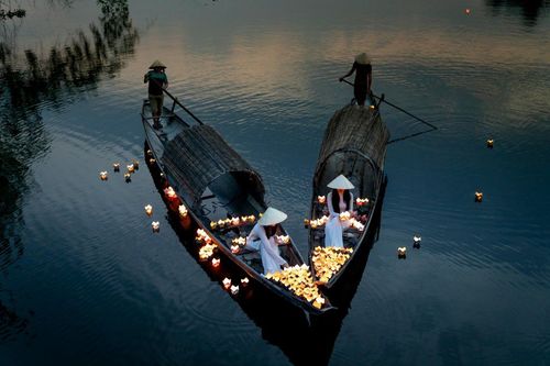 Float river lanter, offering to Hungry Gosth day festival