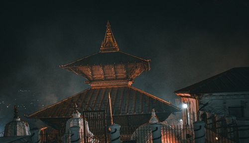 Pashupatinath temple.jpg