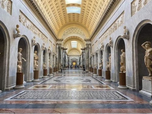 Les musées du Vatican, il y en a précisément 54, regorgent d'art et d'histoire incroyables datant de huit siècles.