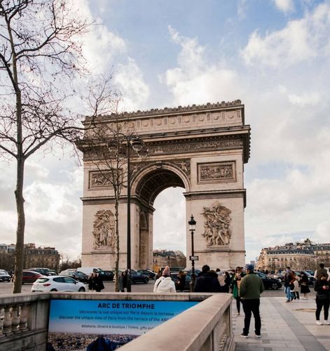 What today is an unequivocal symbol of Paris, it was Napoleon who ordered it to be built to celebrate the victories of the French Army.