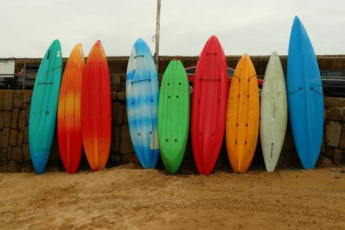 It is a great experience you must do if you visit Cornwall. Don't worry about heavy equipment, you can book the swimsuits and surfboards for two hours for a reasonable price