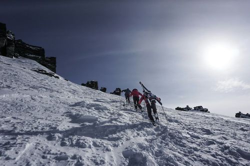 The Chilean Alps is a paradise for those who love adrenaline. The South America travel guide recommend the best months to play this activities