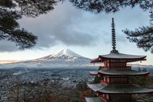 Mount Fuji is considered a symbol of the Japanese country.