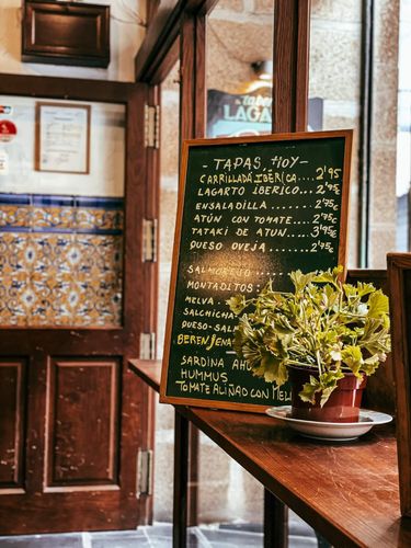 Cava Baja Street houses many tapas bars and restaurants, which makes it easier to sample a variety of dishes, and enjoy a wine-tasting session with famous Spanish treats