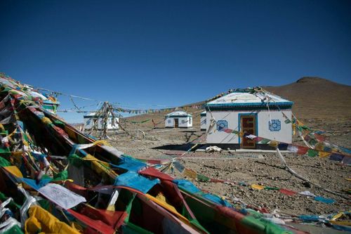 Things to do in Tibet. Hike to the Everest Base Camp