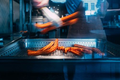 中国人が朝食に食べる別の例（油条）